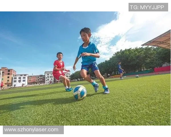 2B足球明星的成长之路与场上风采揭秘 2B足球明星的成长之路与场上风采揭秘